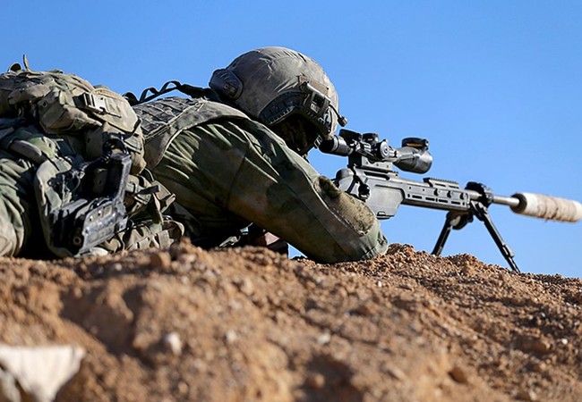 Đặc nhiệm Nga xung trận đánh bại 300 tay súng khủng bố Syria Một xạ thủ bắn tỉa của lực lượng đặc nhiệm