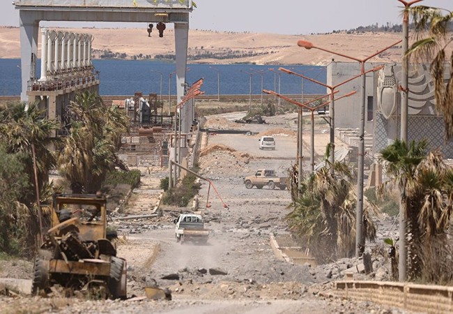 Syria: Người Kurd đánh chiếm liên tiếp 6 địa bàn quanh “thủ đô” IS Lực lượng dân quân người Kurd tiến hành cuộc tấn công trên hướng Raqqa