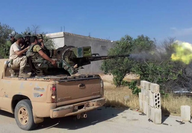Quân đội Syria tấn công dữ dội IS trên chiến trường Hama (video) Một xe súng phòng không tự động 23 mm của lực lượng Đảng Xã hội Dân tộc Syria SSNP tấn công IS trên chiến trường Hama