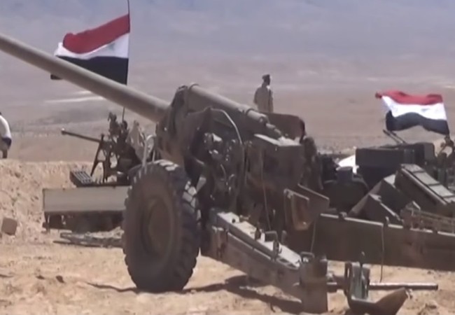 “Hổ Syria” chiếm thị trấn chiến lược ở Raqqa, phá kế hoạch người Kurd (video) Lực lượng pháo binh quân đội Syria pháo kích trên chiến trường Raqqa