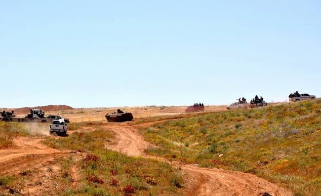 Chiến sự Syria: Quân Assad đánh đuổi IS ở ngoại vi Palmyra Các đơn vị quân đội Syria tiến công trên vùng sa mạc tỉnh Homs