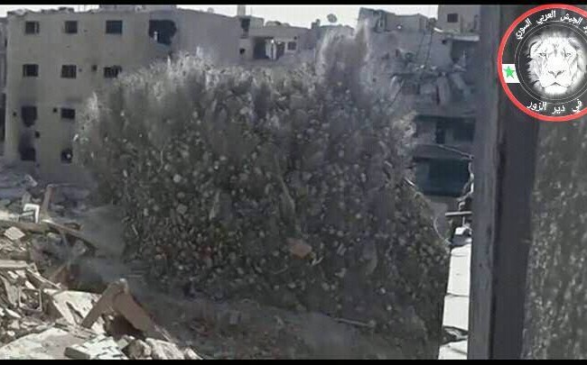 Quân đội Syria tập kích chớp nhoáng diệt chỉ huy sở IS ở Deir Ezzor Vụ nổ hủy diệt trung tâm chỉ huy, điều hành chiến đấu của IS ở Deir Ezzor