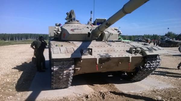Xe tăng Trung Quốc văng bánh khi thi đấu tại Nga (video) Xe tăng Type - 96B của Trung Quốc tham gia cuộc đua "Tank Biathlon - 2017"