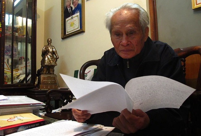 Trung tướng Nguyễn Quốc Thước: 13 năm làm “nội tướng” đảm đang việc nhà Chăm vợ ốm và đóng góp ý kiến cho dân, cho nước là công việc hằng ngày của Tướng Thước.