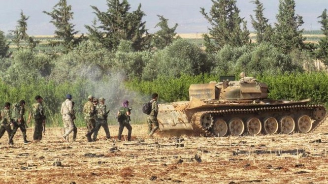 Quân đội Syria đập tan Al-Qaeda phản kích tại Idlib, diệt nhiều tay súng Quân đội Syria tiến công trên chiến trường Idlib. Ảnh Muraselon