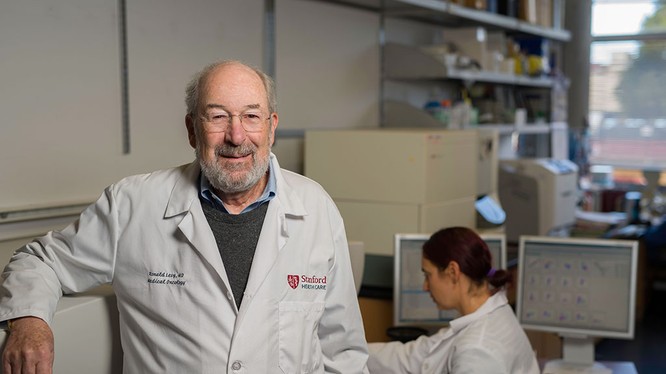 Giáo sư Ronald Levy - cha đẻ của vaccine chống ung thư.