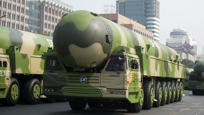 Sự xuất hiện của lữ đoàn tên lửa DF-41 gây lo ngại về sự gia tăng số lượng đầu đạn hạt nhân của Trung Quốc .