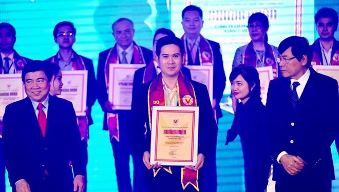 Phạm Văn Tam nhận rất nhiều giải thưởng, trong đó rất đáng chú ý là sản phẩm của Asama được người tiêu dùng trong nước bình chọn là hàng Việt Nam chất lượng cao.