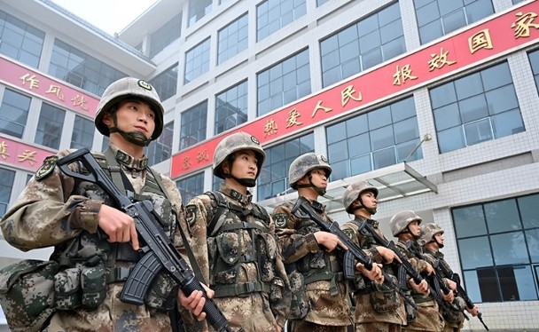 Báo Anh The Sun cho rằng Trung Quốc có kế hoạch chỉnh sửa gene để tạo ra những siêu binh sĩ trên chiến trường (Ảnh: Đông Phương).