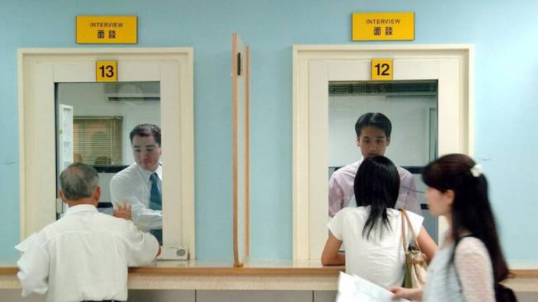 Hướng dẫn mới của Bộ Ngoại giao Mỹ cho phép viên chức xét duyệt visa có quyền từ chối những người xin nhập cư được cho là mắc bệnh mãn tính...Ảnh: Creaders.