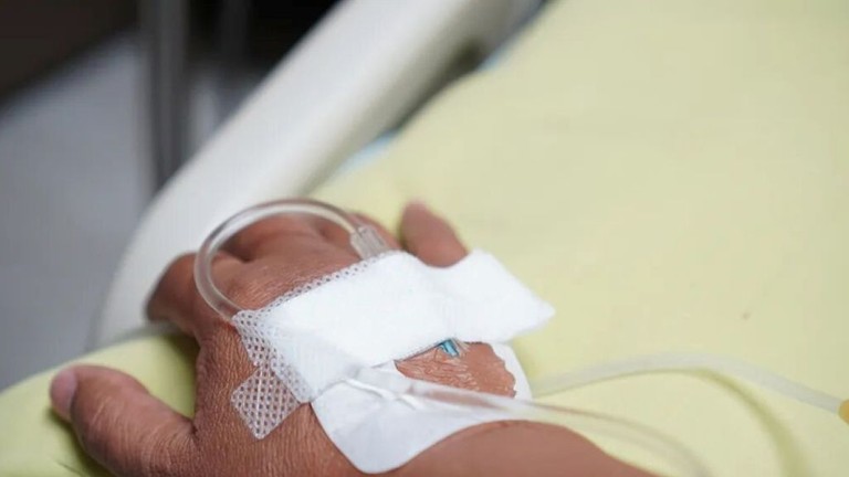 Mặc dù giá rất đắt nhưng ngày càng có nhiều người tiêm tế bào gốc để mong kéo dài tuổi xuân, Ảnh: Sina.