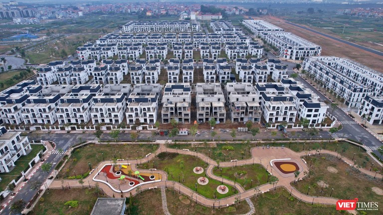 Toàn cảnh khu biệt thự, liền kề HUD Mê Linh có giá hàng chục tỷ đồng “bỏ không”