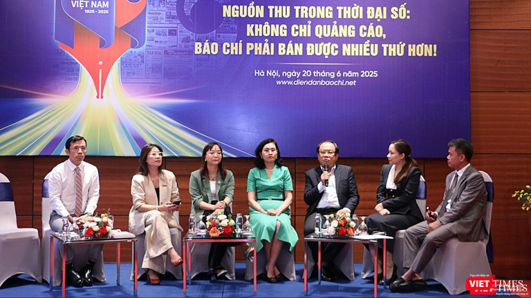 Các diễn giả chia sẻ nhiều quan điểm, đề xuất các giải pháp nhằm giúp báo chí thích ứng, phát triển bền vững trong thời đại số.