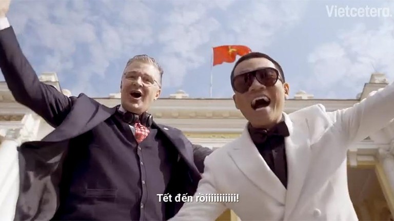 Đại sứ Mỹ hát rap cùng Wowy