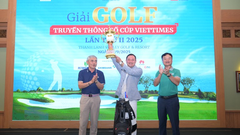 Những cú swing đẹp mắt tại Giải golf Truyền thông số Cup VietTimes 2025