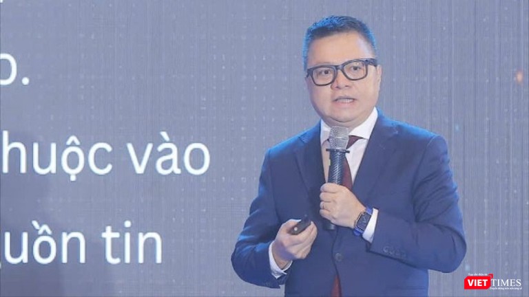 Ông Lê Quốc Minh cho rằng báo chí Việt Nam đang đứng trước những thách thức chưa từng có, đồng thời mở ra những cơ hội lớn nếu biết chủ động thích ứng và đổi mới. Ảnh: M.Quyết.