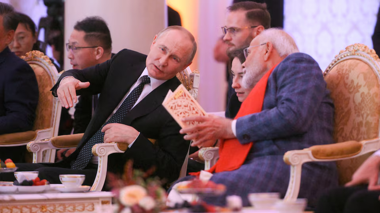 Tổng thống Nga Vladimir Putin và Thủ tướng Ấn Độ Narendra Modi tham dự buổi hòa nhạc trước bữa tối thân mật bên lề Hội nghị thượng đỉnh BRICS tại Kazan, Nga ngày 22/10/2024. Ảnh: Reuters.
