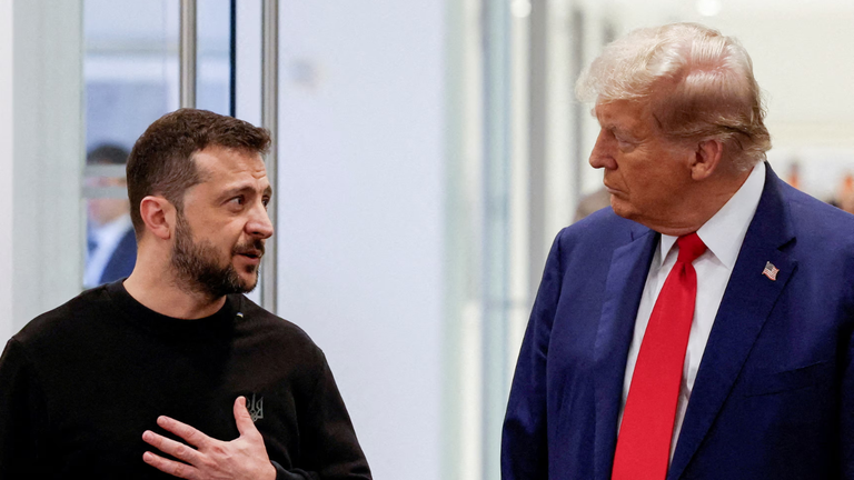 Tổng thống Ukraine Volodymyr Zelensky và Tổng thống Mỹ Donald Trump. Ảnh: Reuters.