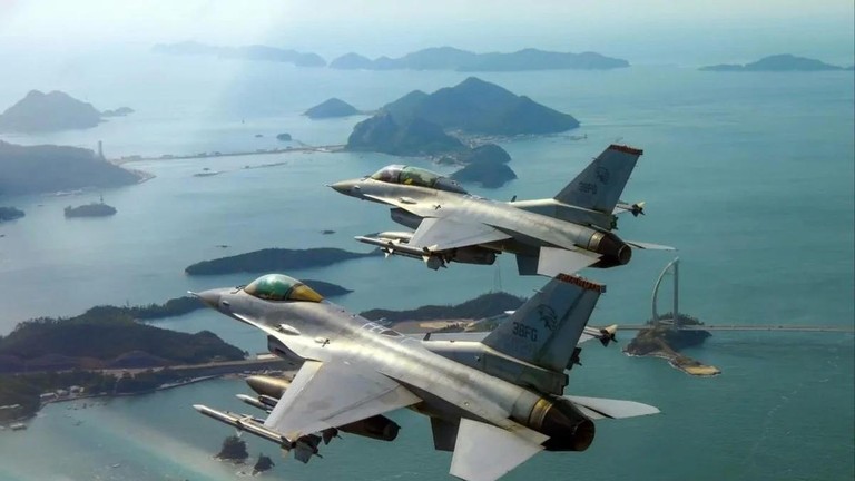 Quân đội Hàn Quốc triển khai máy bay chiến đấu "để chuẩn bị cho mọi tình huống bất ngờ". Ảnh: SCMP.