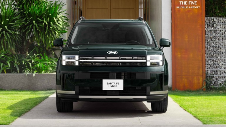 Hyundai Santa Fe ra mắt bản Hybrid giá 1,369 tỷ đồng, 'đấu' xe Trung Quốc Lynk & Co 08
