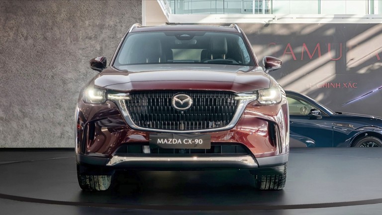 Cận cảnh bộ đôi "xe sang" vừa được Mazda đưa tới Việt Nam, có động cơ hybrid cắm sạc