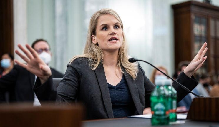 Cô Frances Haugen tại phiên làm chứng trước Thượng viện (ảnh New York Post)