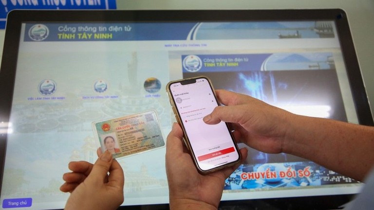 Quốc hội thông qua Luật Chuyển đổi số: Nguyên tắc “khai báo một lần là mặc định”