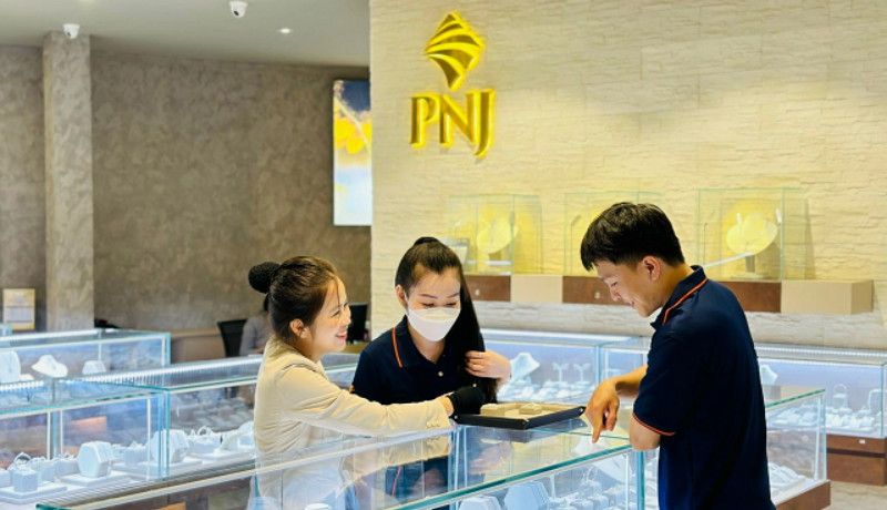 Vàng 9999 lập đỉnh, PNJ lãi lớn gần 1.200 tỷ đồng trong 6 tháng đầu năm