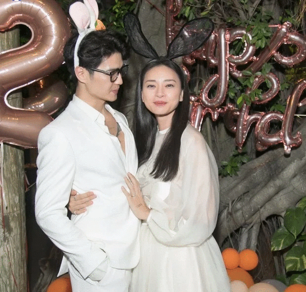 Cả 2 lần đầu công khai đứng chung khung hình trong tiệc sinh nhật "đả nữ" Cả 2 lần đầu công khai đứng chung khung hình trong tiệc sinh nhật "đả nữ"