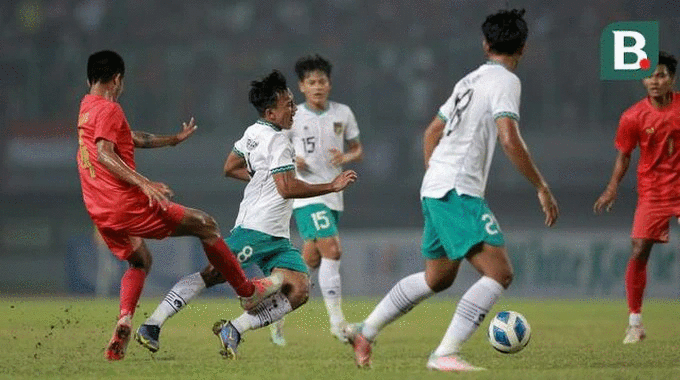 U19 Indonesia thắng đậm Myanmar với tỷ số 5-1 nhưng vẫn bị loại cay đắng khi trận đấu giữa U19 Việt Nam và Thái Lan có tỷ số hòa 1-1 (Ảnh: Bola). U19 Indonesia thắng đậm Myanmar với tỷ số 5-1 nhưng vẫn bị loại cay đắng khi trận đấu giữa U19 Việt Nam và Thái Lan có tỷ số hòa 1-1 (Ảnh: Bola).