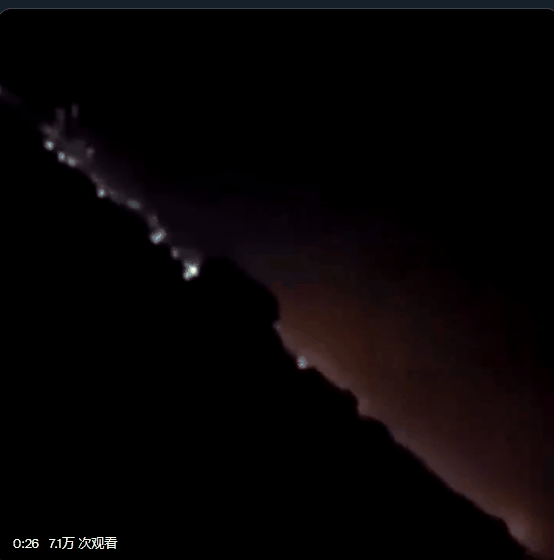 Hình ảnh lửa đạn trên bầu trời Kabul đêm 14/8 (Ảnh; Guancha).