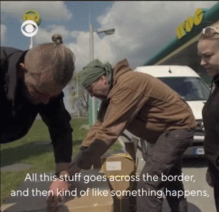 Ông Jonas Ohman, người sáng lập và là Giám đốc điều hành tổ chức phi chính phủ thân Ukraine Blue-Yellow khẳng định trong phim "chỉ 30% viện trợ quân sự được chuyển đến đích". Ông Jonas Ohman, người sáng lập và là Giám đốc điều hành tổ chức phi chính phủ thân Ukraine Blue-Yellow khẳng định trong phim "chỉ 30% viện trợ quân sự được chuyển đến đích".