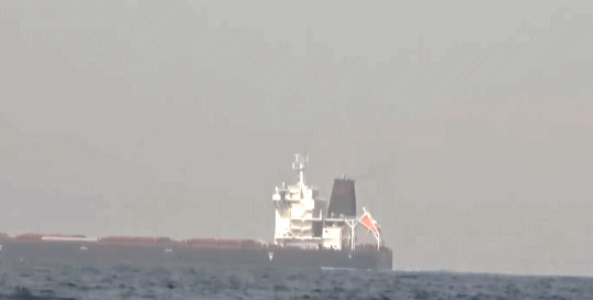 Tau TUTOR bi phat no.gif