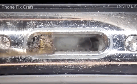 Video vệ sinh iPhone 'gây bão' mạng xã hội