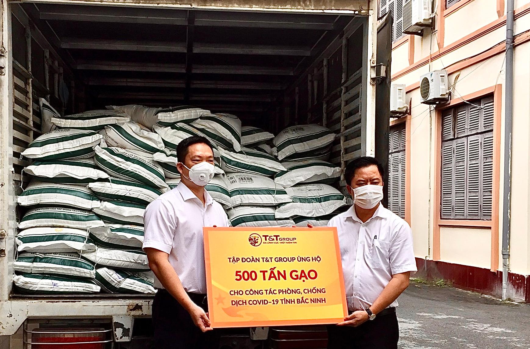 Đại diện tập đoàn T&T Group trao tặng 500 tấn gạo ủng hộ tỉnh Bắc Ninh Đại diện tập đoàn T&T Group trao tặng 500 tấn gạo ủng hộ tỉnh Bắc Ninh