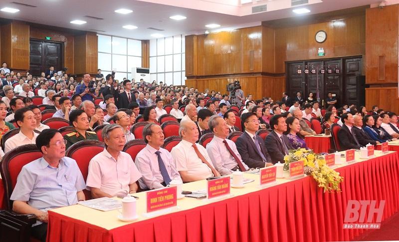 Các đại biểu dự buổi lễ Các đại biểu dự buổi lễ