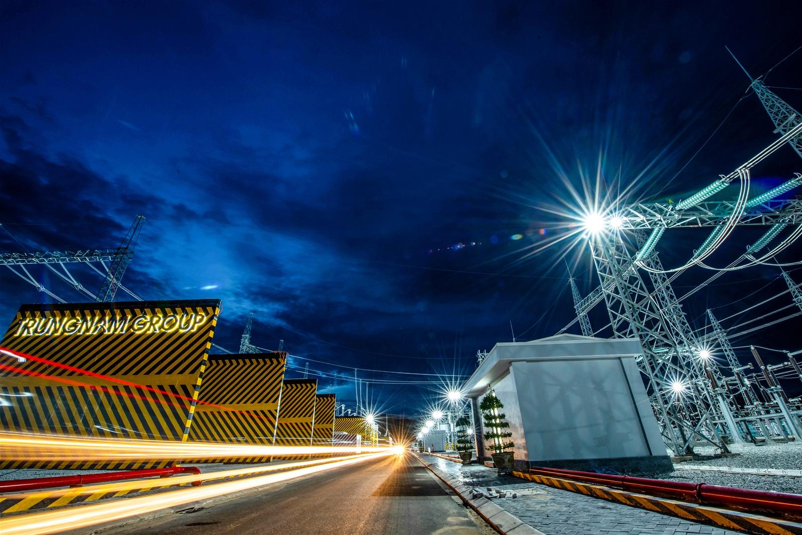 Đường dây truyền tải điện 500kV đầu tiên do tư nhân đầu tư đang thắp sáng nhiều thành thị và vùng nông thôn