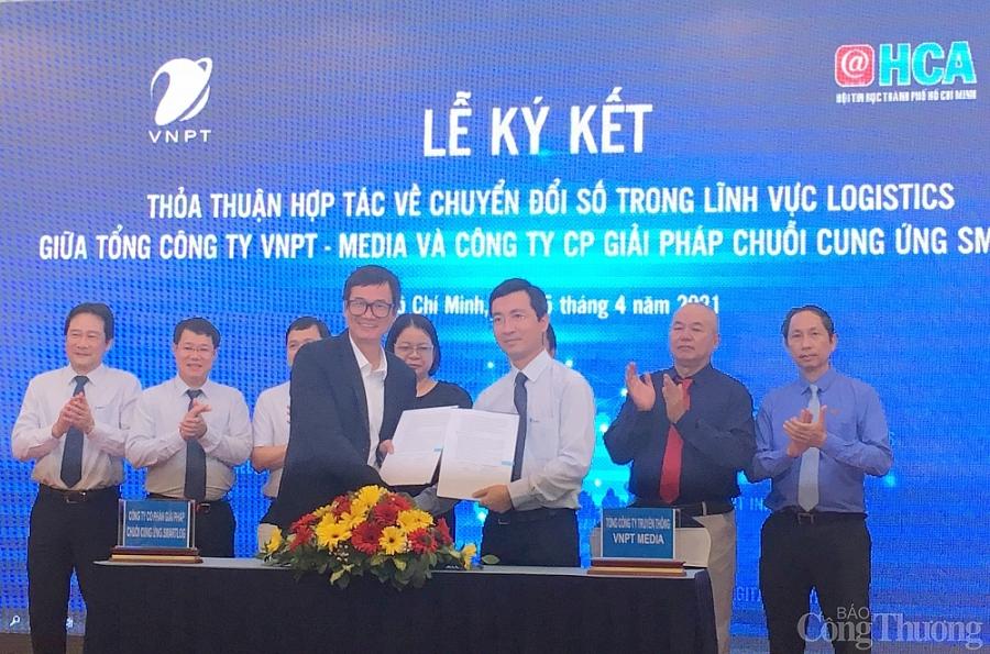VNPT ký kết cung cấp giải pháp chuyển đổi số cho một doanh nghiệp logistics. Ảnh: báo Công Thương
