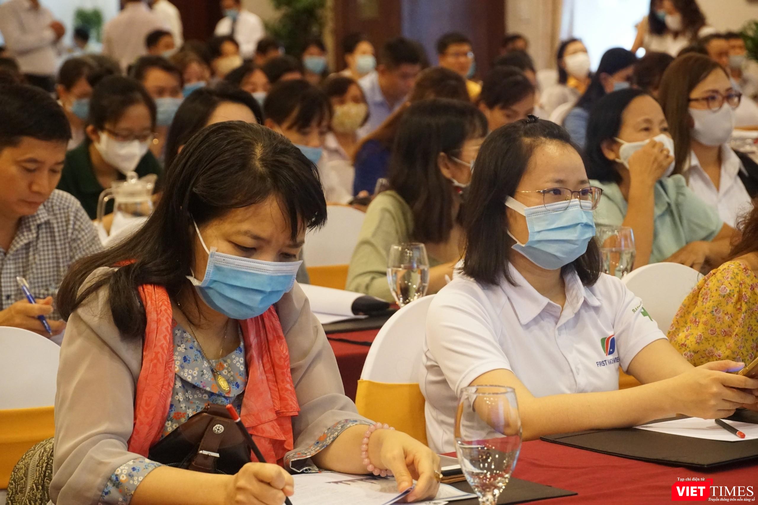 Gần 300 doanh nghiệp đến tham dự buổi đối thoại với BHXH TP.HCM (Ảnh: Phi Phi)