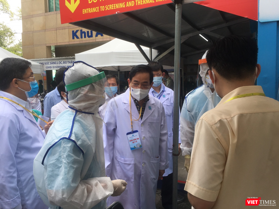 Giả định một trường hợp có triệu chứng, nghi nhiễm COVID-19