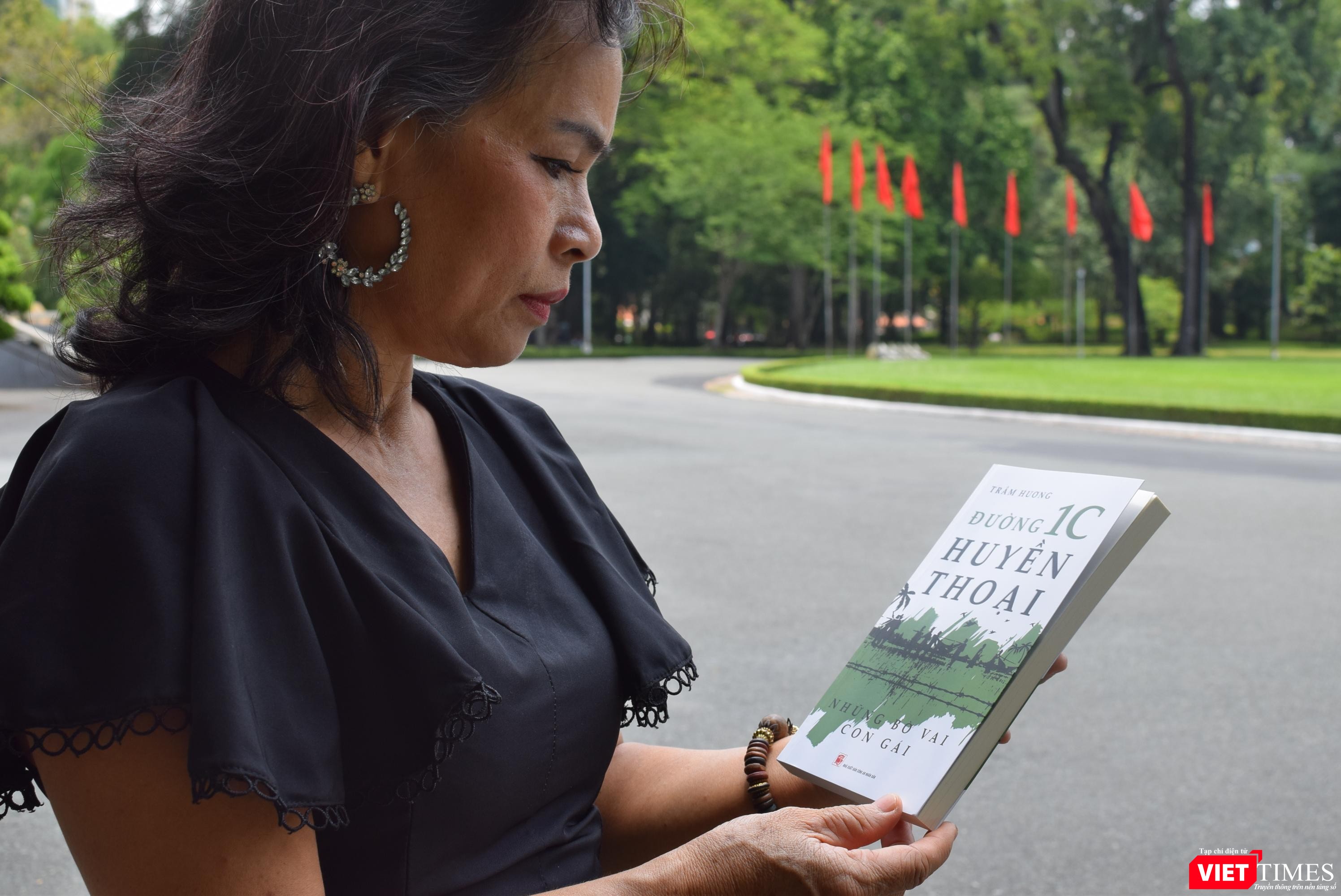 Nhà văn Trầm Hương và cuốn "Đường 1C huyền thoại"