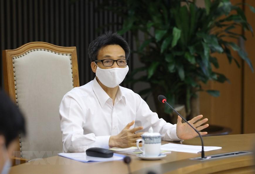 “Đề nghị tất cả các tỉnh xử phạt nặng người không đeo khẩu trang” – Phó Thủ tướng Vũ Đức Đam nhấn mạnh - Ảnh: Văn Điệp - TTXVN