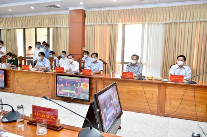 Các đại biểu dự họp tại đầu cầu UBND tỉnh An Giang. Ảnh: VGP/Nhật Bắc Các đại biểu dự họp tại đầu cầu UBND tỉnh An Giang. Ảnh: VGP/Nhật Bắc