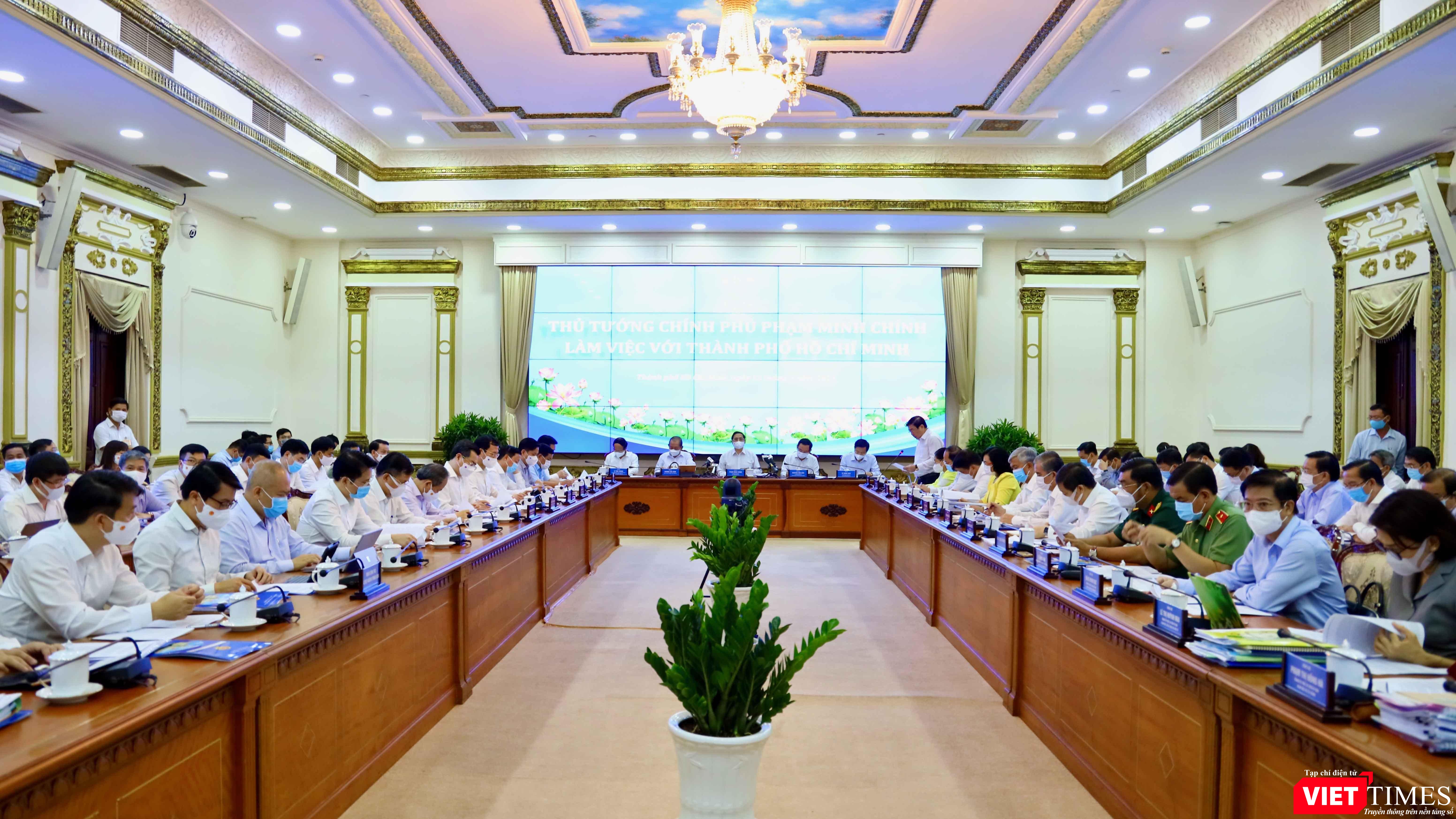 Toàn cảnh cuộc họp ngày 13/5 tại UBND TP.HCM - Ảnh: Huyền Mai Toàn cảnh cuộc họp ngày 13/5 tại UBND TP.HCM - Ảnh: Huyền Mai