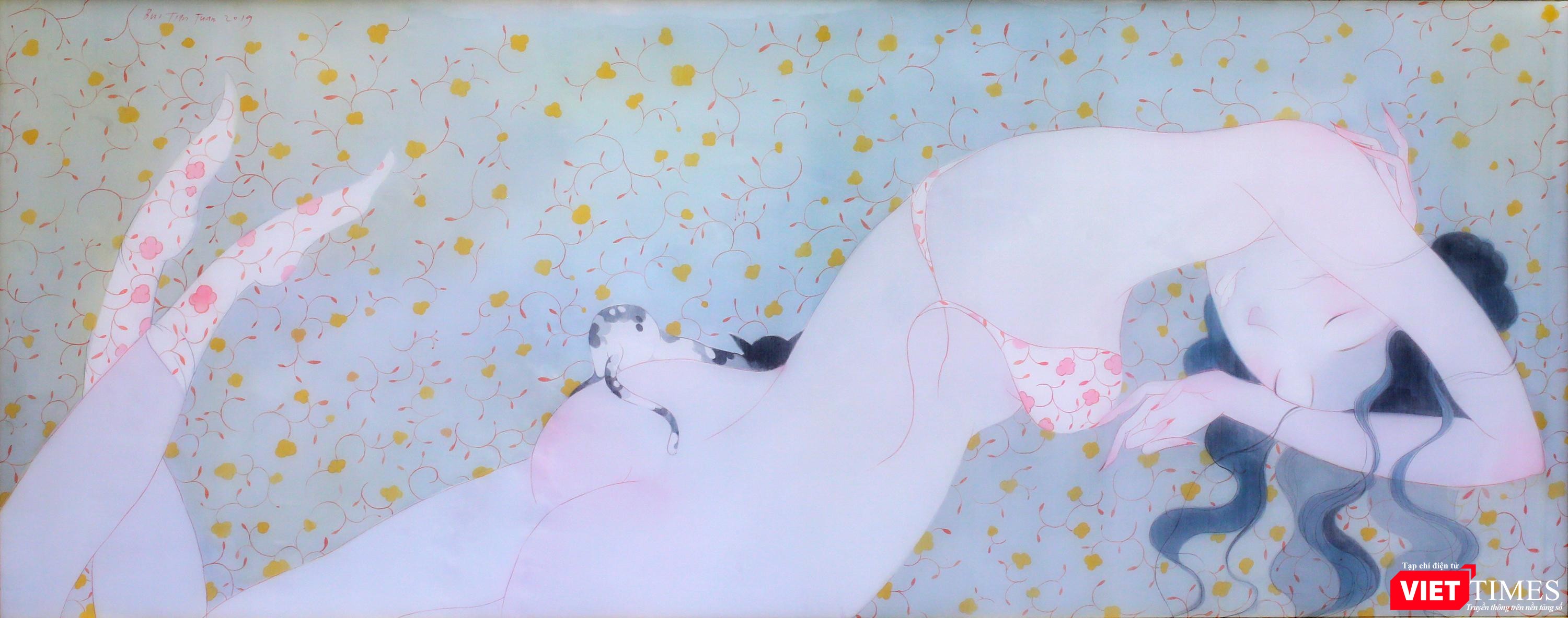 Tác phẩm Gái lười mèo lười 4 (mực acrylic trên lụa, 60cm x 150cm, 2019) của Bùi Tiến Tuấn Tác phẩm Gái lười mèo lười 4 (mực acrylic trên lụa, 60cm x 150cm, 2019) của Bùi Tiến Tuấn