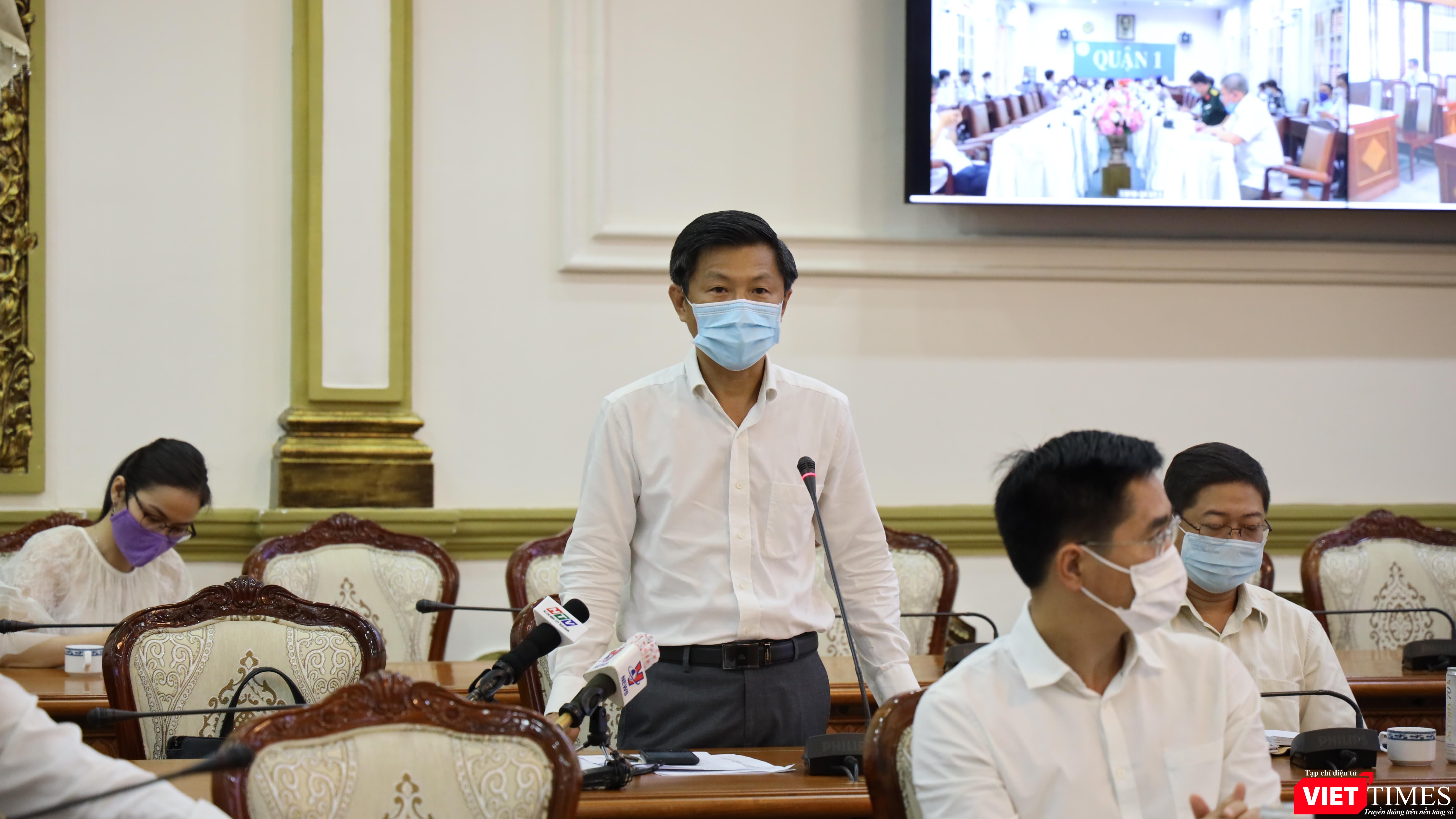 Tại cuộc họp Ban chỉ đạo phòng, chống dịch, bác sĩ Nguyễn Trí Dũng - Giám đốc CDC TP.HCM báo cáo về tình hình dịch bệnh - Ảnh: Huyền Mai