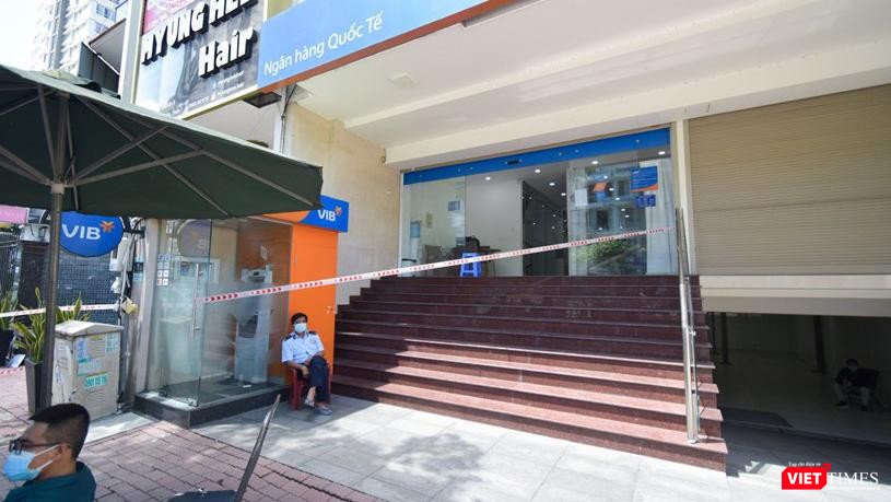 Phong tỏa nơi làm việc của trường hợp nhiễm COVID-19 tại Quận 7 (Bá Trình - HCDC)