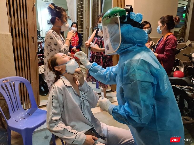 Quận Gò Vấp khẩn trương xét nghiệm các trường hợp trong giáo phái đang cư ngụ tại quận chuyển cách ly - Ảnh HCDC Quận Gò Vấp khẩn trương xét nghiệm các trường hợp trong giáo phái đang cư ngụ tại quận chuyển cách ly - Ảnh HCDC
