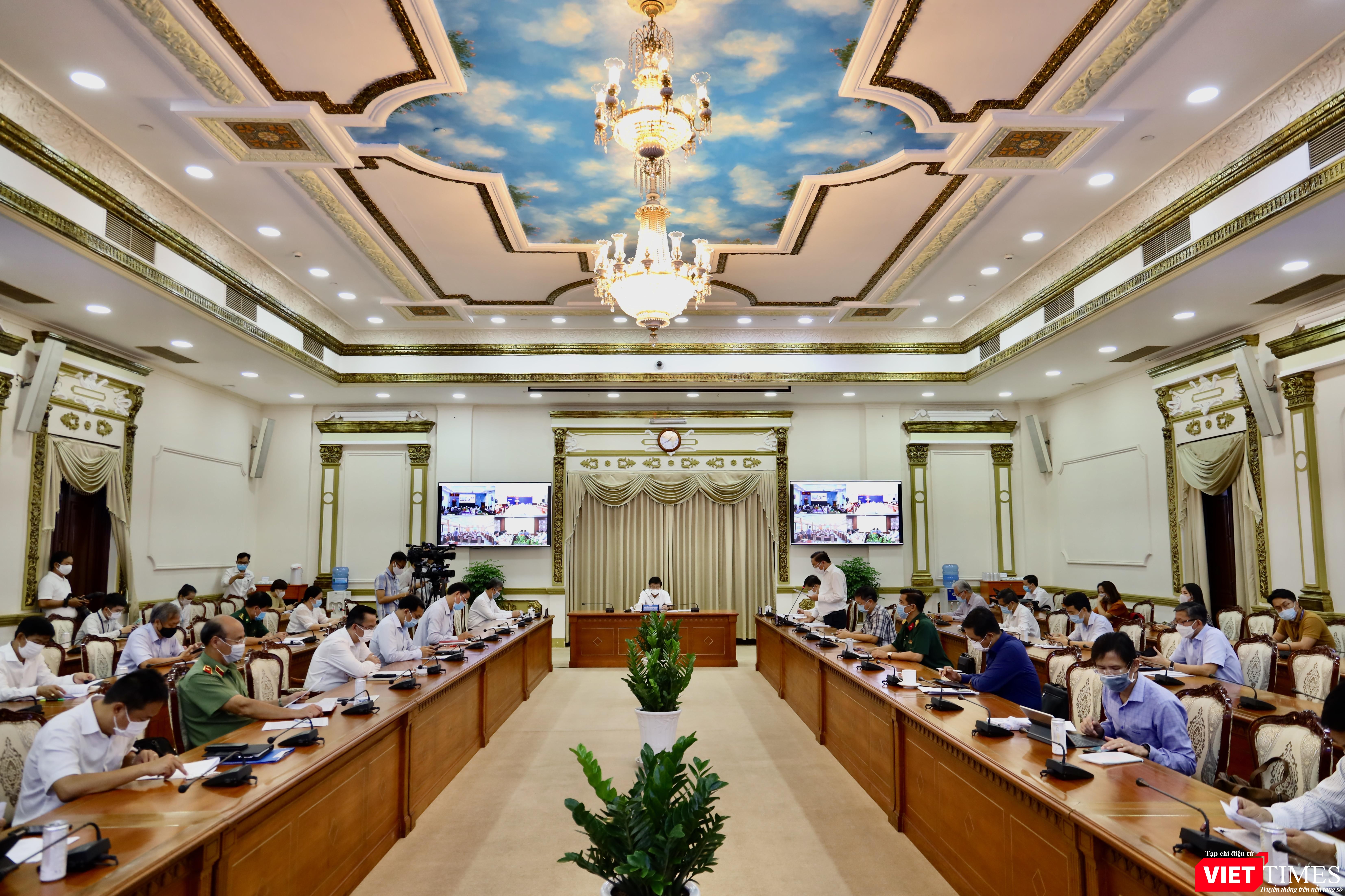 Chủ tịch UBND TP.HCM chỉ đạo toàn TP.HCM giãn cách theo chỉ thị 15 kể từ 0 giờ ngày 31/5/2021 - Ảnh: Huyền Mai Chủ tịch UBND TP.HCM chỉ đạo toàn TP.HCM giãn cách theo chỉ thị 15 kể từ 0 giờ ngày 31/5/2021 - Ảnh: Huyền Mai