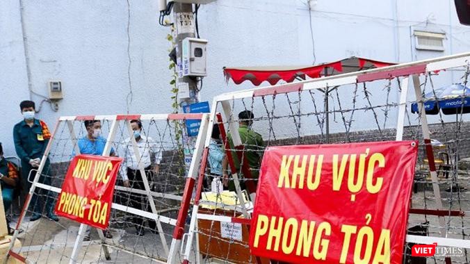 Trong vùng phong toả vì có ca dương tính - Ảnh: CDC TP.HCM